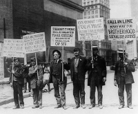 Parados protestando en la primera mitad del siglo XX.