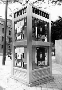 Cabina telefónica del año 1971.