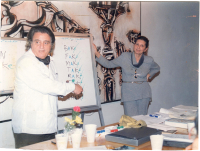 Els Doctors Meulemans i Elías impartint classe d'Endolingüística. Foto del curs «Endolingüística, Metafísica Universal del Lenguaje» a la Casa del Lago, històric Castell de Chapultepec de Ciudad de México, gentilesa de la Doctora Christiane S. Meulemans, del Doctor Josep Elías i de la Fundació Doctor Josef Meulemans y RIAL.