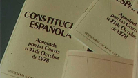 Exemplars de la Constitució Espanyola del 1978.
