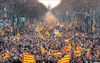 Foto de la diada de 1977 publicada en el diario «Avui».