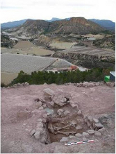 La Bastida. Tomba trobada al seu cim.