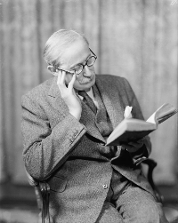 Léon Blum leyendo.