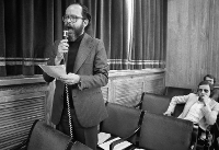 Lluís Maria Xirinacs intervenint com a senador, 1977.