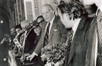 El Presidente Josep Tarradellas, en el balcón de la Generalitat.