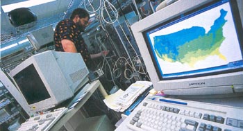 Sistema format per monitor i teclat per resoldre els problemes que puguin sorgir en el funcionament correcte del superordinador de pedra. Sistema format per monitor i teclat per resoldre els problemes que puguin sorgir en el funcionament correcte del superordinador de pedra.