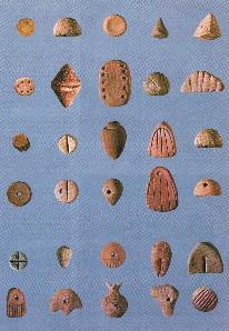 Serie di gettoni d'argilla provenienti da Susa.